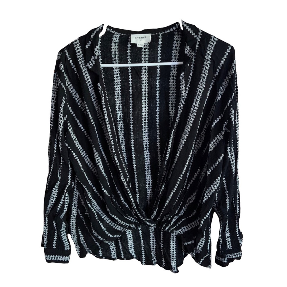 Everly beautiful b&w pattern blouse